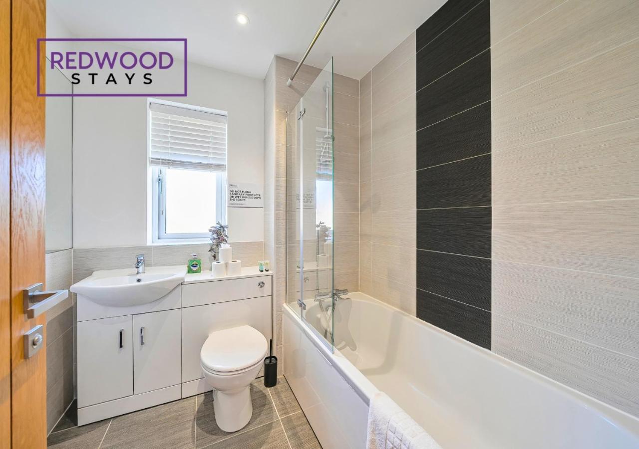Modern Serviced Apartments For Contractors & Families With Free Parking, Wifi & Netflix By Redwood Stays Бейсингсток Екстериор снимка