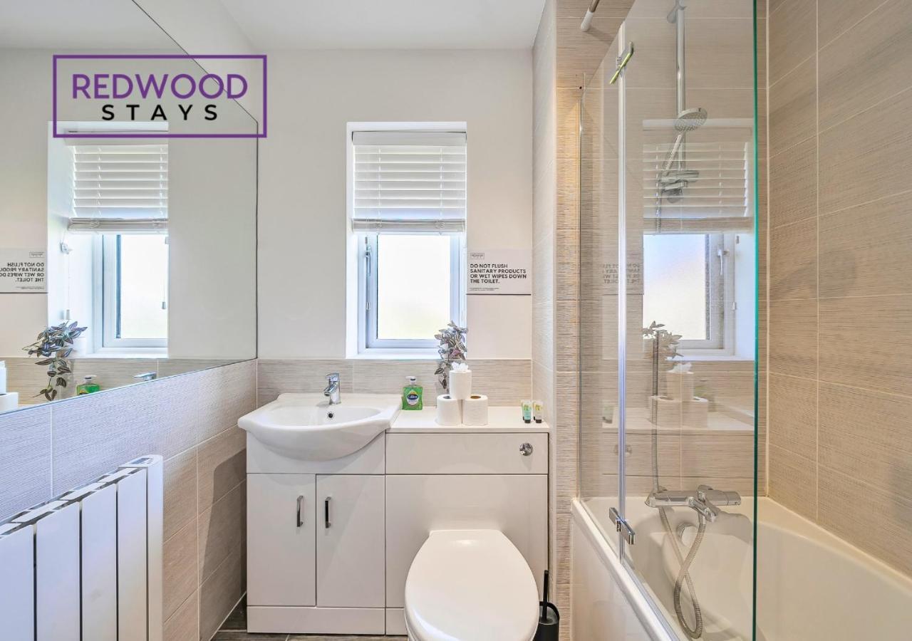 Modern Serviced Apartments For Contractors & Families With Free Parking, Wifi & Netflix By Redwood Stays Бейсингсток Екстериор снимка