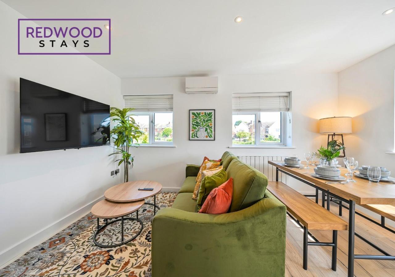 Modern Serviced Apartments For Contractors & Families With Free Parking, Wifi & Netflix By Redwood Stays Бейсингсток Екстериор снимка