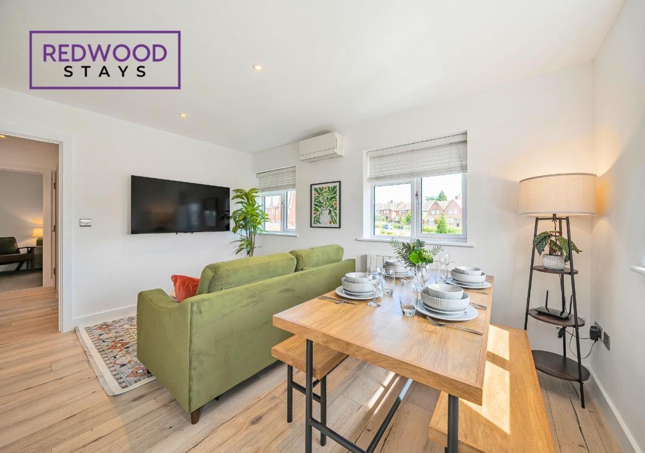 Modern Serviced Apartments For Contractors & Families With Free Parking, Wifi & Netflix By Redwood Stays Бейсингсток Екстериор снимка