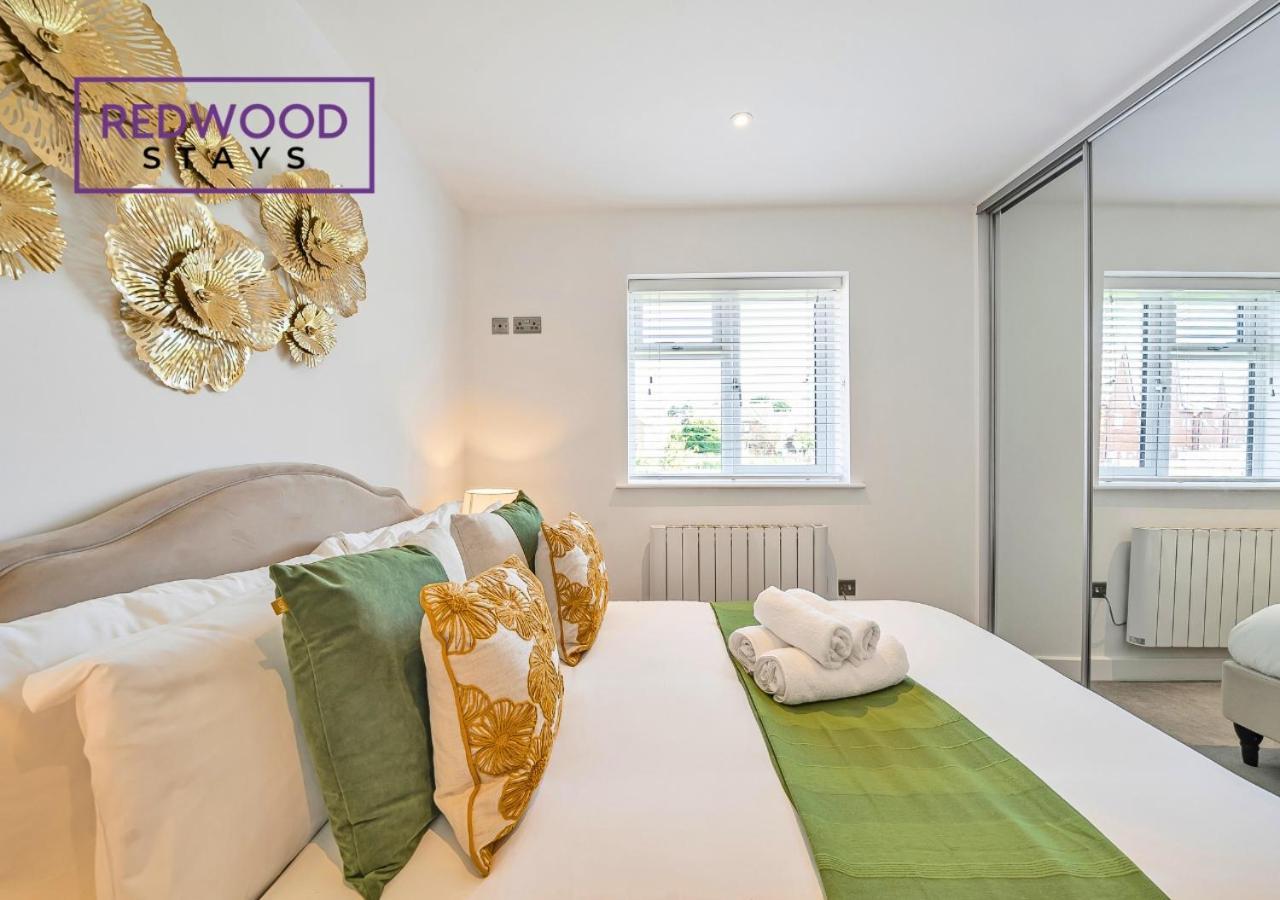 Modern Serviced Apartments For Contractors & Families With Free Parking, Wifi & Netflix By Redwood Stays Бейсингсток Екстериор снимка