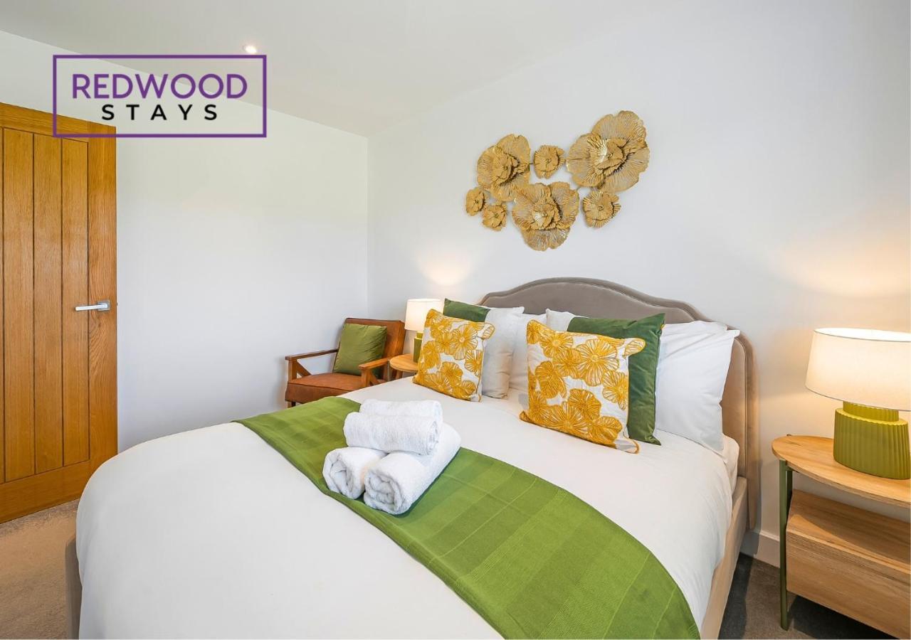 Modern Serviced Apartments For Contractors & Families With Free Parking, Wifi & Netflix By Redwood Stays Бейсингсток Екстериор снимка